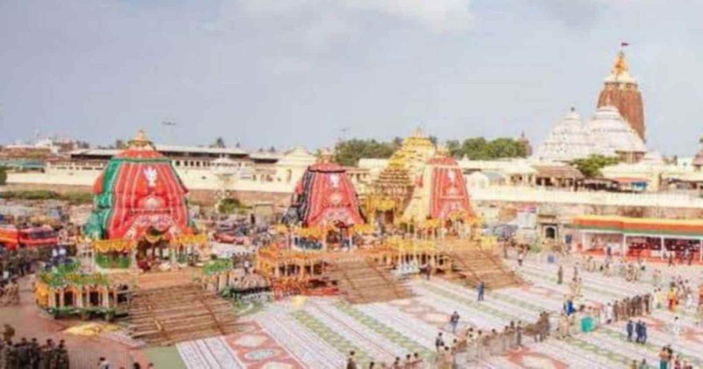 পুরীর মন্দিরের সামনে রথযাত্রা উৎসবের প্রস্তুতি / Preparations for Puri Rath Yatra festival in front of the Puri Mandir